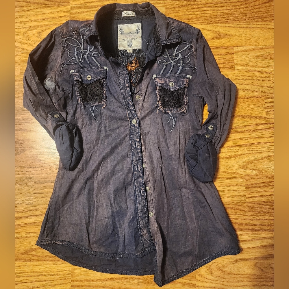 ROAR grayish blue long sleeve button-up shirt. EUC. Women's small.